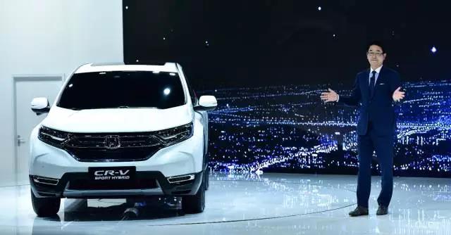 作为全球最畅销的SUV， CR-V创造了无数个奇迹。撇开全球不说，从2004年CR-V被引进到中国市场以来，就开拓了城市SUV市场，开启了国内高品质SUV生活潮流。进取之路永不停止，就在此次上海车展期间，东风本田CR-V也终于迎来了全新换代，实现了从内到外的全面革新。